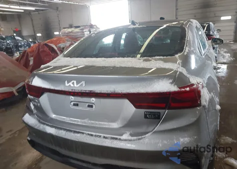 2023 Kia Forte Lxs z USA, uszkodzony, nr VIN 3KPF24AD3PE543258